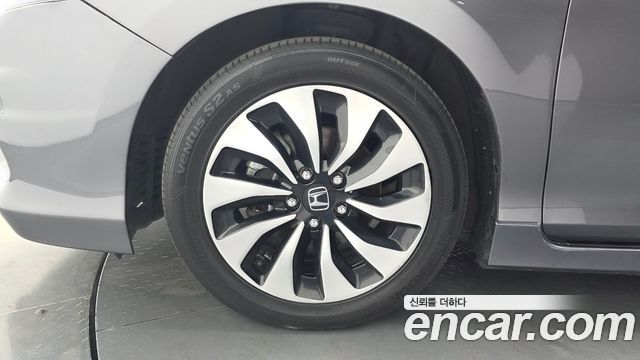 Honda Accord 2.0 Hybrid 9th 2017 — фото 5