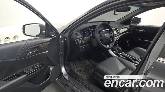 Honda Accord 2.0 Hybrid 9th 2017 — фото 10
