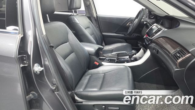 Honda Accord 2.0 Hybrid 9th 2017 — фото 11