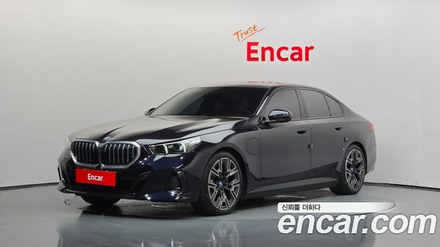 BMW 5 Series (G60) 530e M Sport 2025 — фото 1