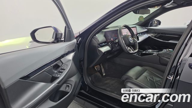 BMW 5 Series (G60) 530e M Sport 2025 — фото 10