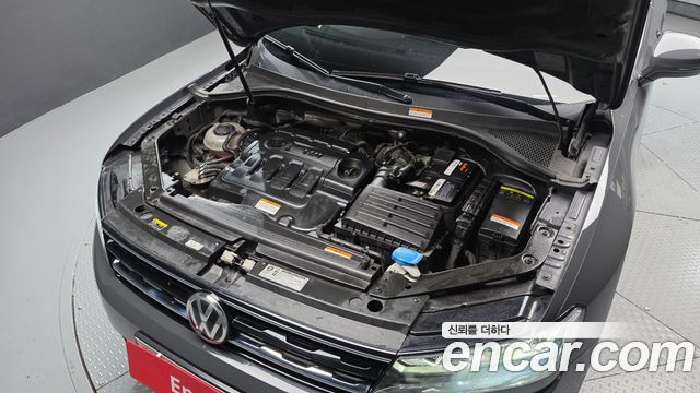 Volkswagen Tiguan (II) 2.0 TDI Premium 2018 — фото 6