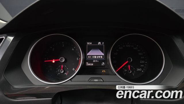 Volkswagen Tiguan (II) 2.0 TDI Premium 2018 — фото 8