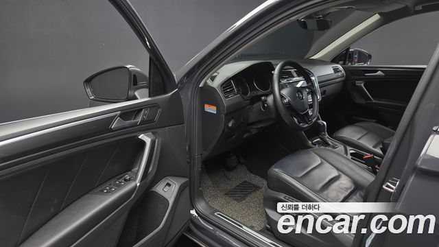 Volkswagen Tiguan (II) 2.0 TDI Premium 2018 — фото 10