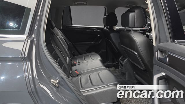 Volkswagen Tiguan (II) 2.0 TDI Premium 2018 — фото 12