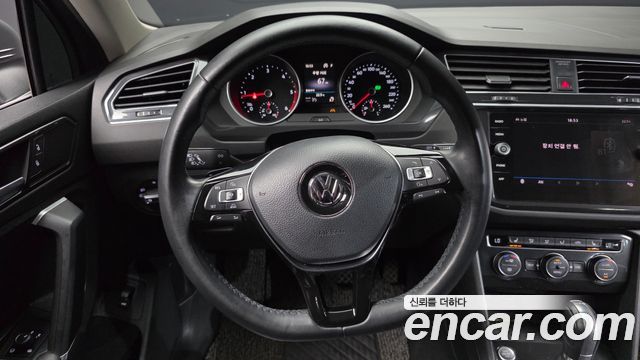 Volkswagen Tiguan (II) 2.0 TDI Premium 2018 — фото 13