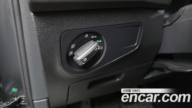Volkswagen Tiguan (II) 2.0 TDI Premium 2018 — фото 19