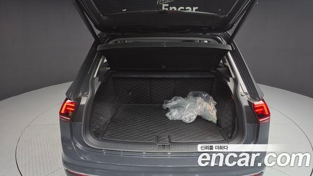 Volkswagen Tiguan (II) 2.0 TDI Premium 2018 — фото 20