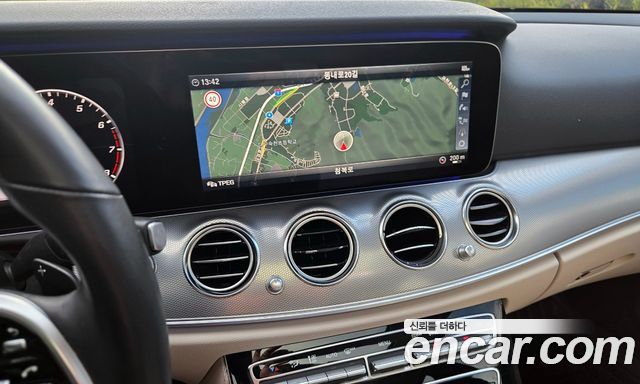 Mercedes-Benz E-Class (W213) E300 AMG Line 2019 — фото 16