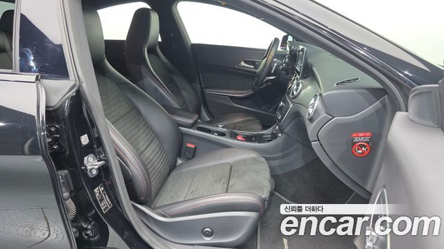 Mercedes-Benz CLA-Class (C117) CLA250 4MATIC AMG Line 2018 — фото 15