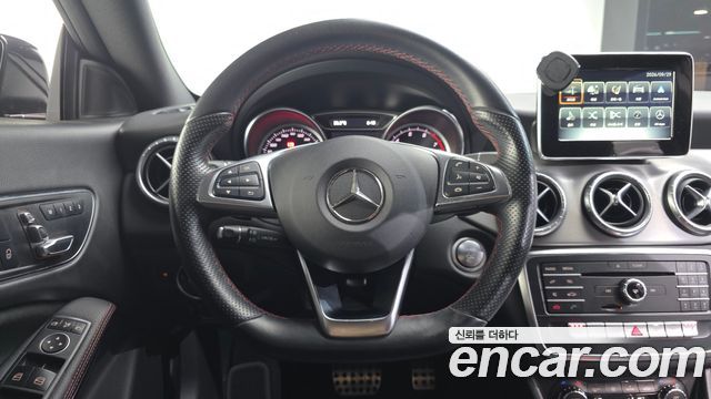 Mercedes-Benz CLA-Class (C117) CLA250 4MATIC AMG Line 2018 — фото 17
