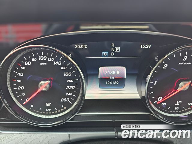 Mercedes-Benz E-Class (W213) E220d Avantgarde 2019 — фото 8