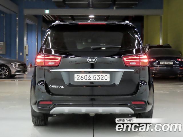 Kia Carnival 9-Seater Luxury 2020 — фото 3