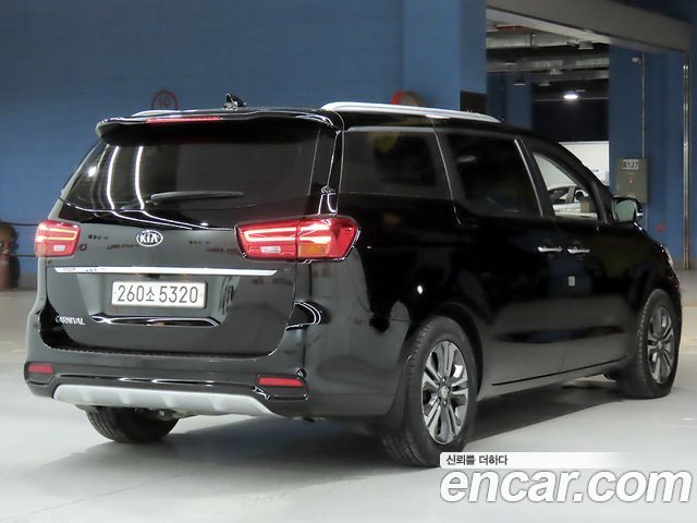 Kia Carnival 9-Seater Luxury 2020 — фото 4