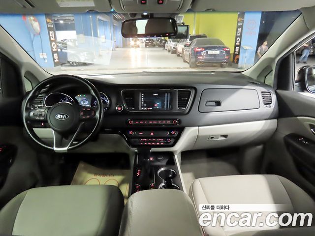 Kia Carnival 9-Seater Luxury 2020 — фото 5