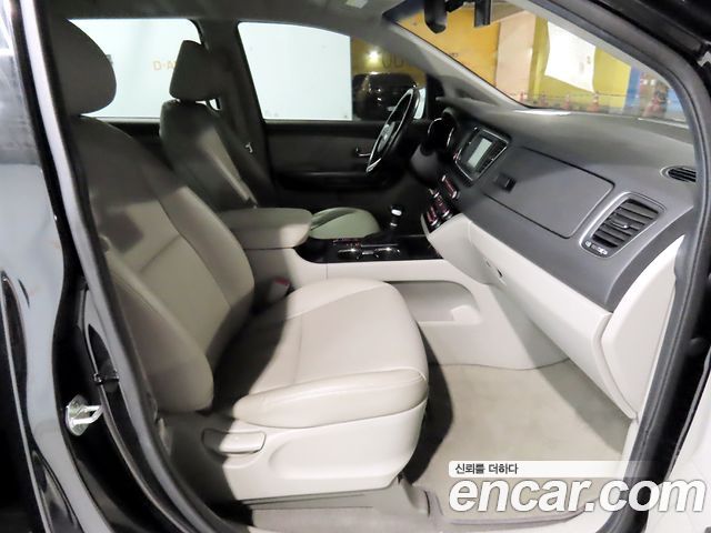 Kia Carnival 9-Seater Luxury 2020 — фото 8