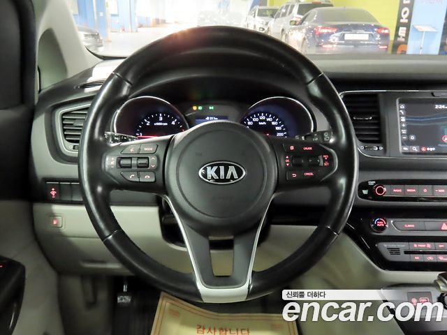Kia Carnival 9-Seater Luxury 2020 — фото 15