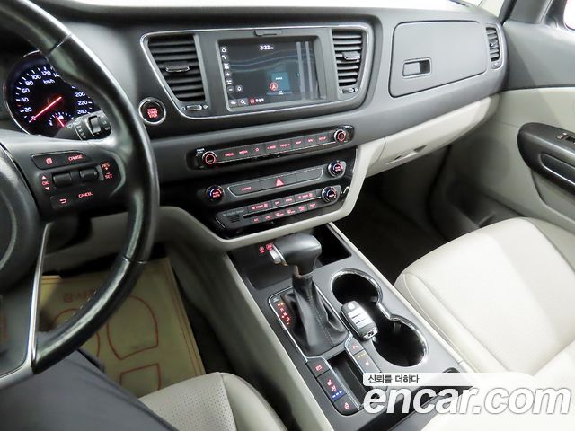Kia Carnival 9-Seater Luxury 2020 — фото 16