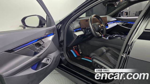 BMW 5 Series (G60) 520i Special Edition 2025 — фото 10