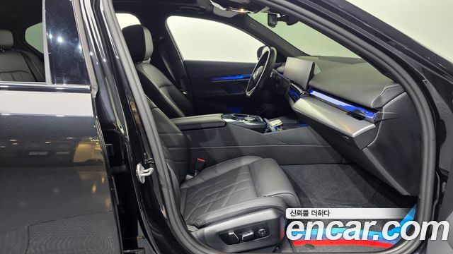 BMW 5 Series (G60) 520i Special Edition 2025 — фото 11