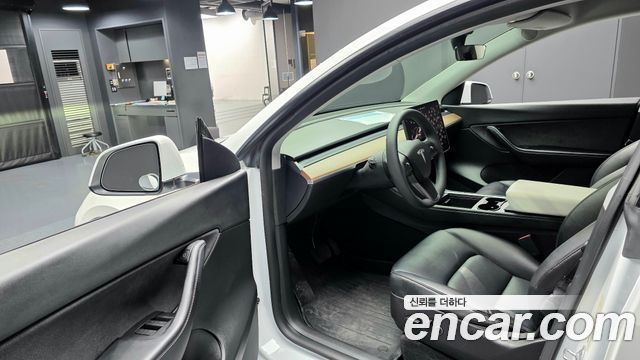 Tesla Model Y Long Range AWD 2022 — фото 11