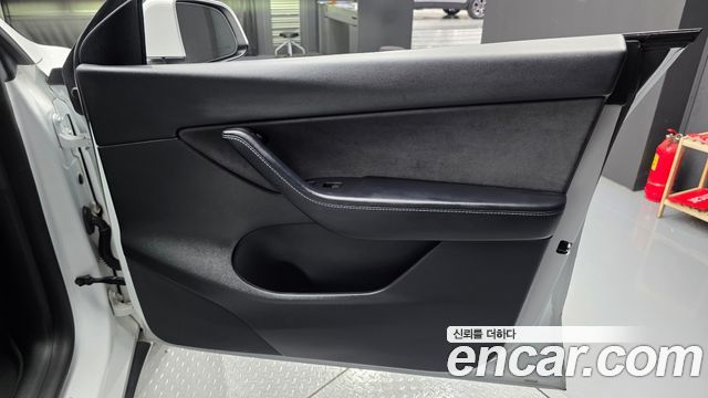 Tesla Model Y Long Range AWD 2022 — фото 24