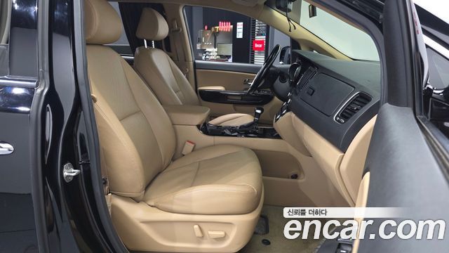 Kia Carnival 9-Seater Hi-Limousine Prestige 2019 — фото 11