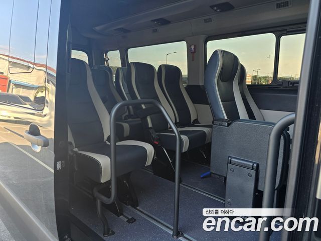 Hyundai Solati 15-seater Luxury 2025 — фото 4