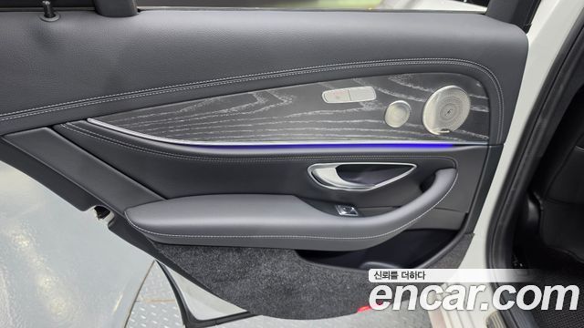 Mercedes-Benz E-Class (W213) E350 4MATIC AMG Line 2023 — фото 31