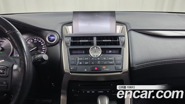 Lexus NX300h Supreme 2017 — фото 13