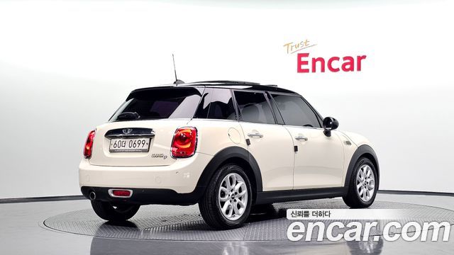 MINI Cooper D 5Door HIGH 3rd 2016 — фото 2