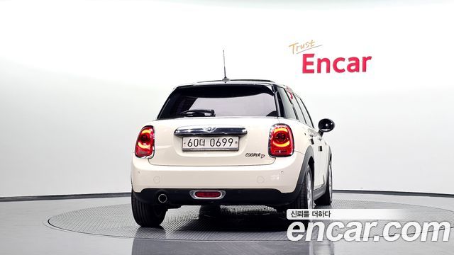 MINI Cooper D 5Door HIGH 3rd 2016 — фото 4