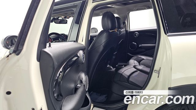 MINI Cooper D 5Door HIGH 3rd 2016 — фото 11