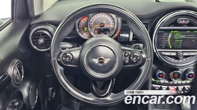 MINI Cooper D 5Door HIGH 3rd 2016 — фото 15