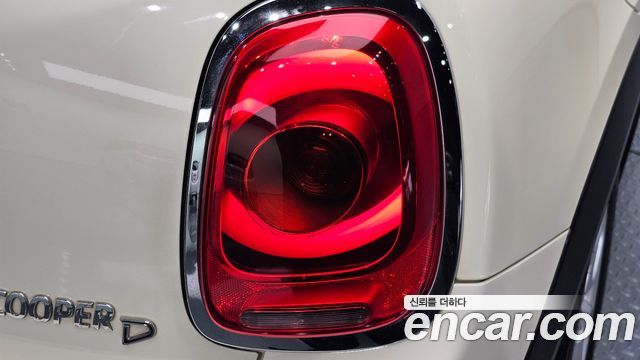 MINI Cooper D 5Door HIGH 3rd 2016 — фото 23