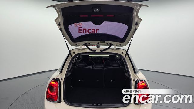 MINI Cooper D 5Door HIGH 3rd 2016 — фото 33
