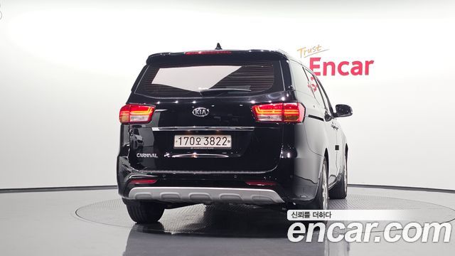 Kia Carnival 9-seater Noblesse 2016 — фото 4