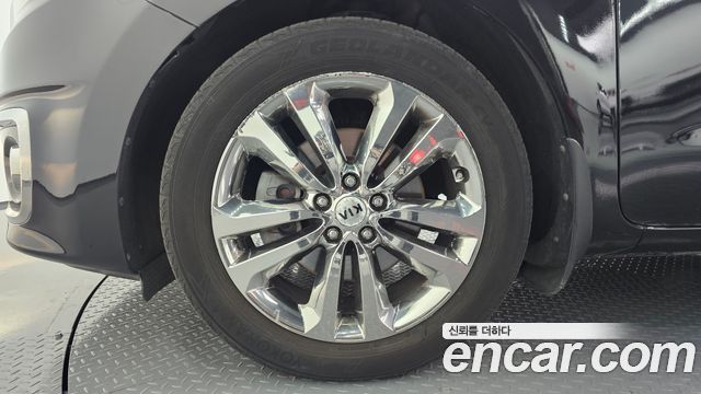 Kia Carnival 9-seater Noblesse 2016 — фото 5