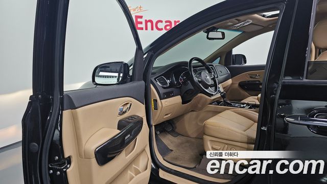 Kia Carnival 9-seater Noblesse 2016 — фото 10