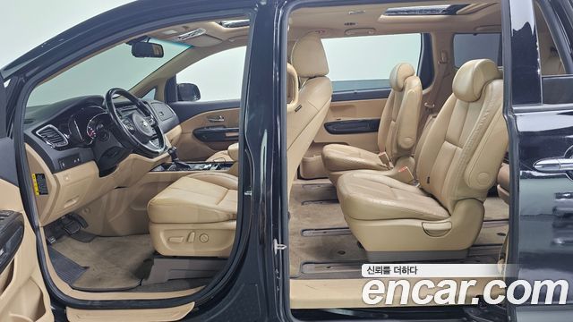 Kia Carnival 9-seater Noblesse 2016 — фото 11