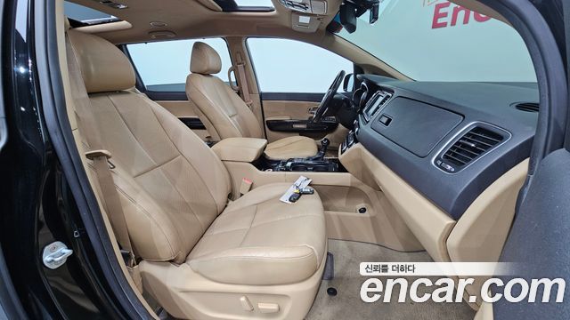 Kia Carnival 9-seater Noblesse 2016 — фото 12