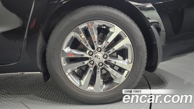 Kia Carnival 9-seater Noblesse 2016 — фото 21