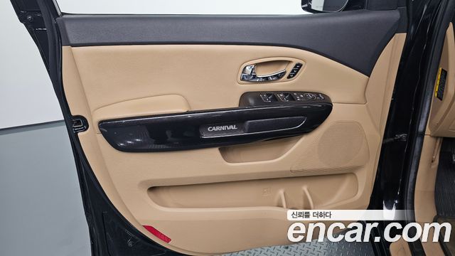 Kia Carnival 9-seater Noblesse 2016 — фото 24