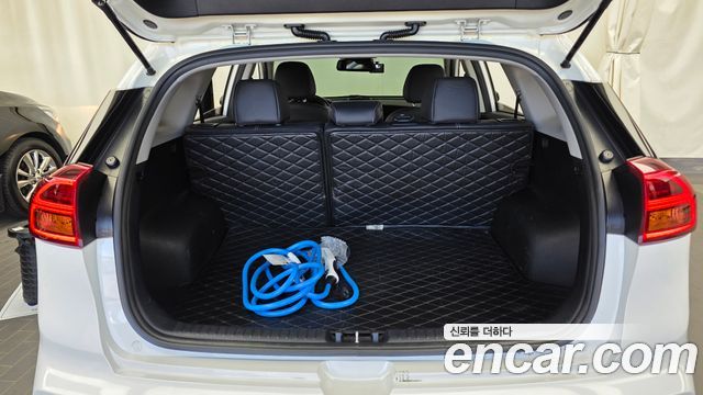 Kia Niro EV Prestige 2022 — фото 20