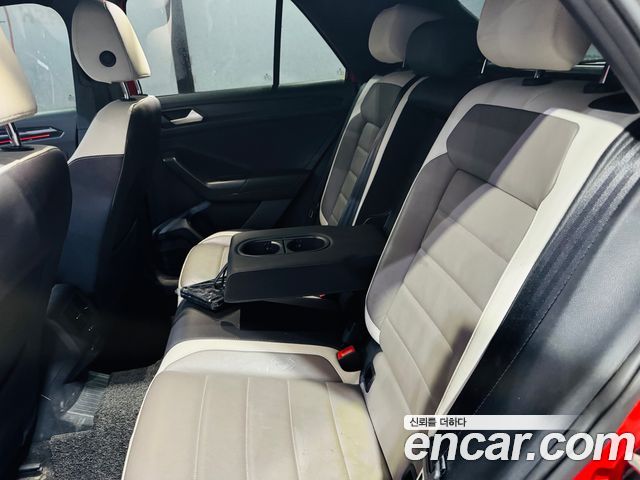 Volkswagen T-Roc 2.0 TDI Premium 2021 — фото 12