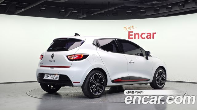 Renault Korea Clio Intens Panoramic 2019 — фото 2