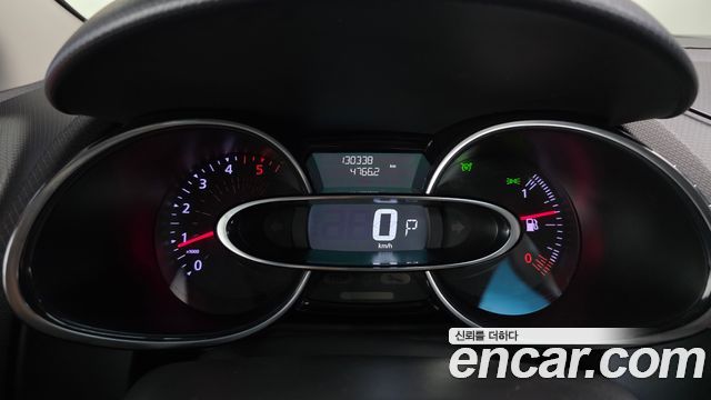 Renault Korea Clio Intens Panoramic 2019 — фото 8