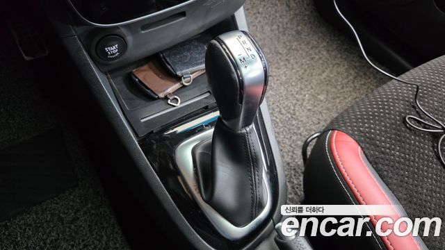 Renault Korea Clio Intens Panoramic 2019 — фото 9