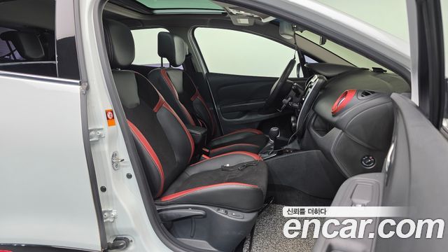 Renault Korea Clio Intens Panoramic 2019 — фото 11