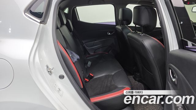 Renault Korea Clio Intens Panoramic 2019 — фото 12